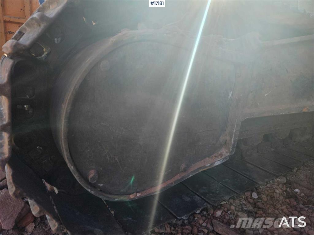 Hitachi ZX225 LC Pelle sur chenilles