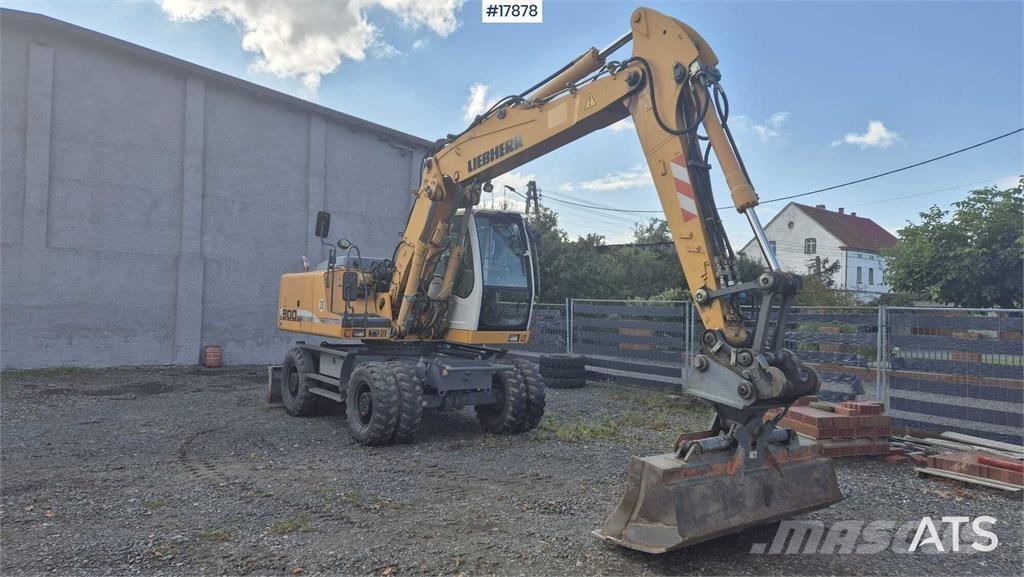 Liebherr A 900C Pelle sur pneus