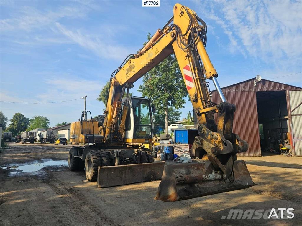 Liebherr A 904 Pelle sur pneus