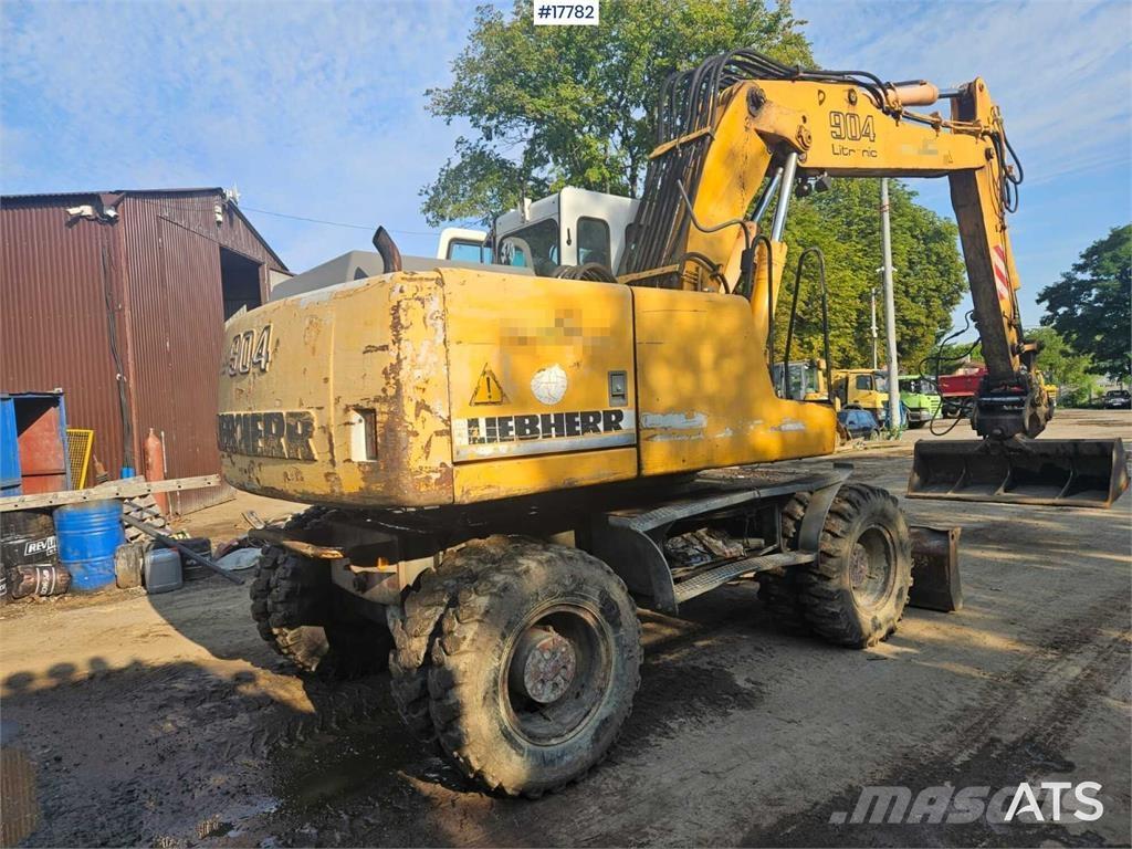 Liebherr A 904 Pelle sur pneus
