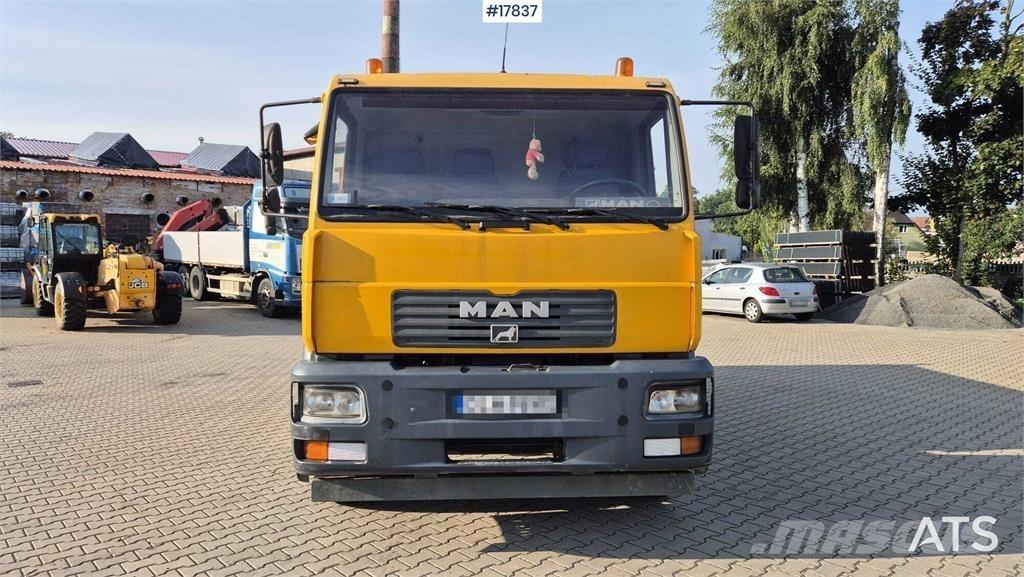MAN 18.225 LC Camion benne