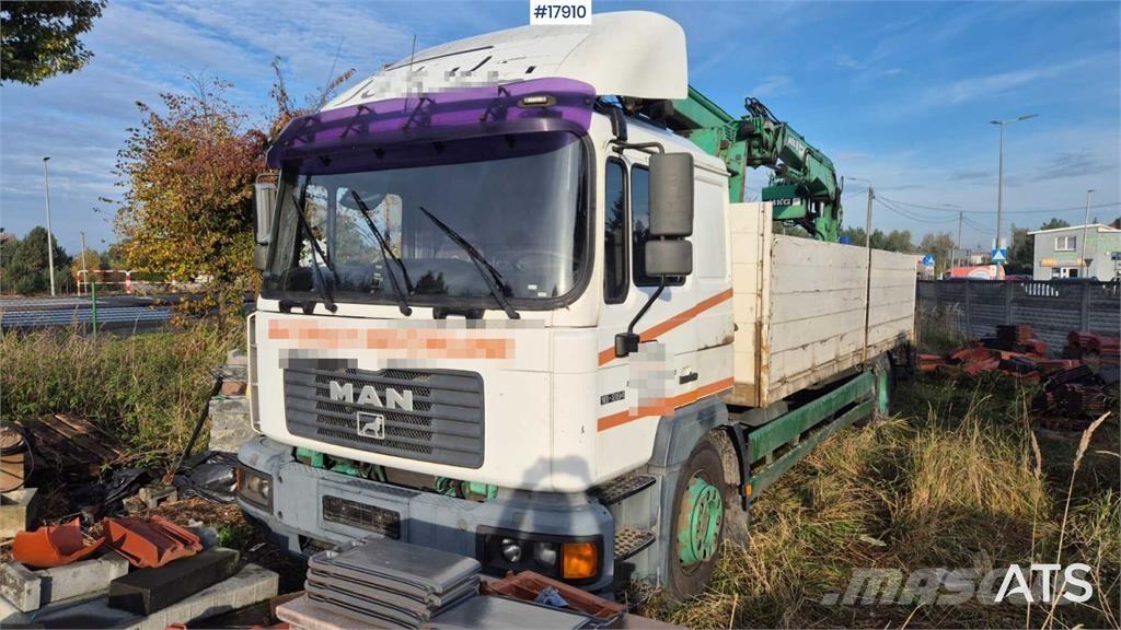 MAN 18.284 Camion plateau ridelle avec grue