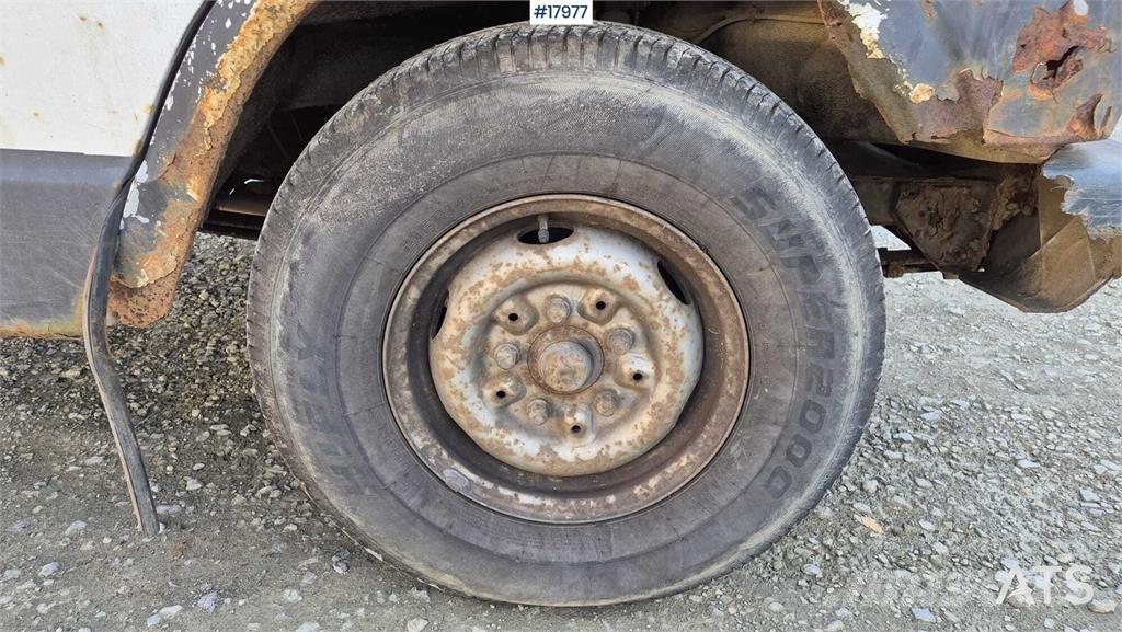 Mercedes-Benz 380D Camion plateau ridelle avec grue