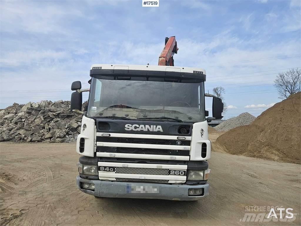 Scania 94G Camion plateau ridelle avec grue