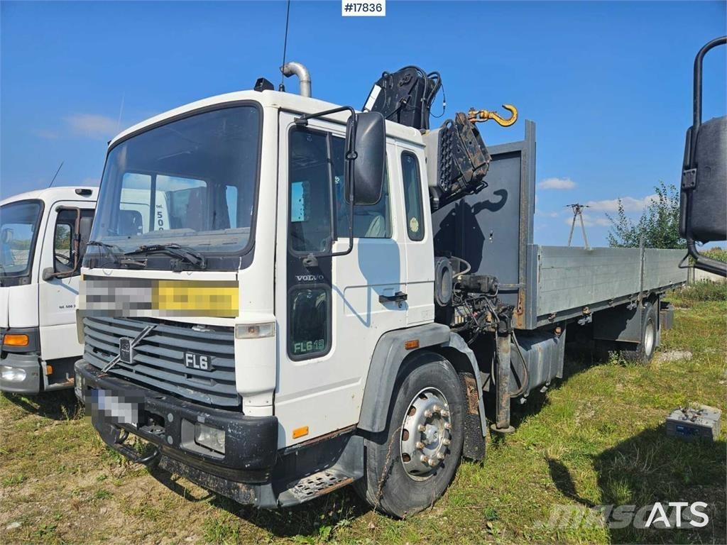 Volvo FL 619 Camion plateau ridelle avec grue