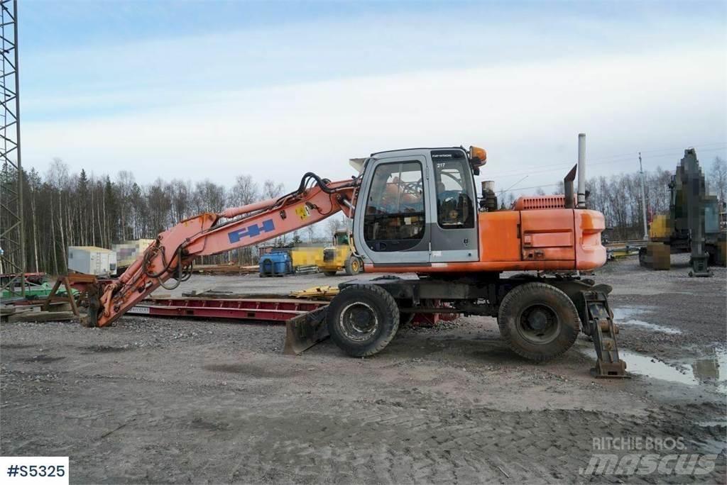 Hitachi EX165W Pelle sur pneus