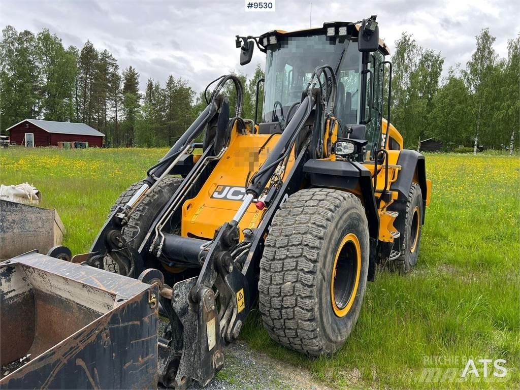 JCB 427 HT Chargeuse sur pneus