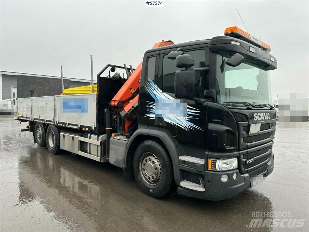 Scania P370 Camion plateau ridelle avec grue
