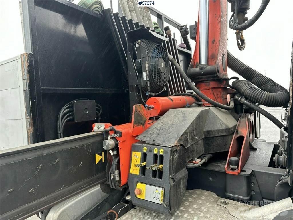 Scania P370 Camion plateau ridelle avec grue