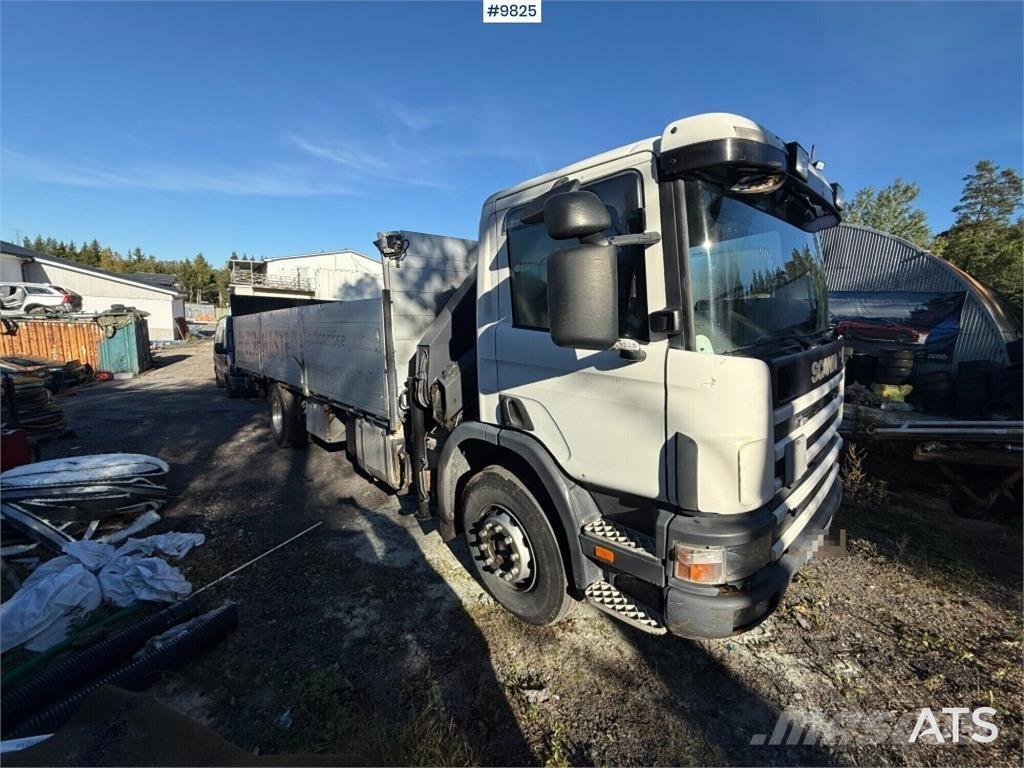 Scania P94GB4X2NZ230 Camion plateau ridelle avec grue