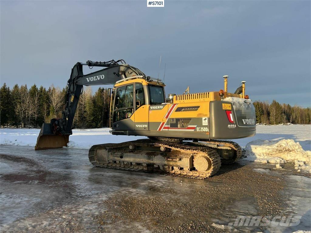 Volvo EC250DL Pelle sur chenilles