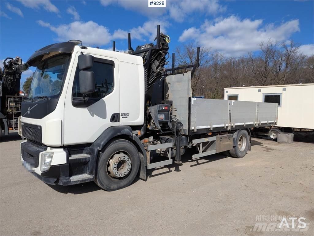Volvo FL280 Camion plateau ridelle avec grue