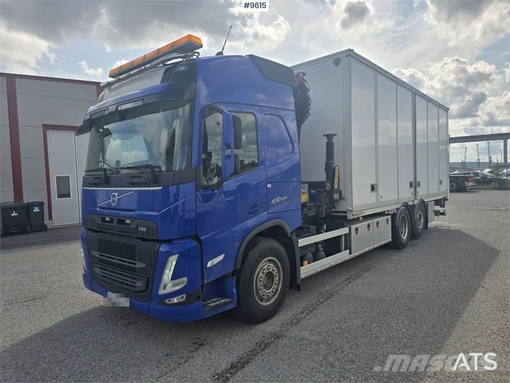 Volvo FM 62TR Camion plateau ridelle avec grue