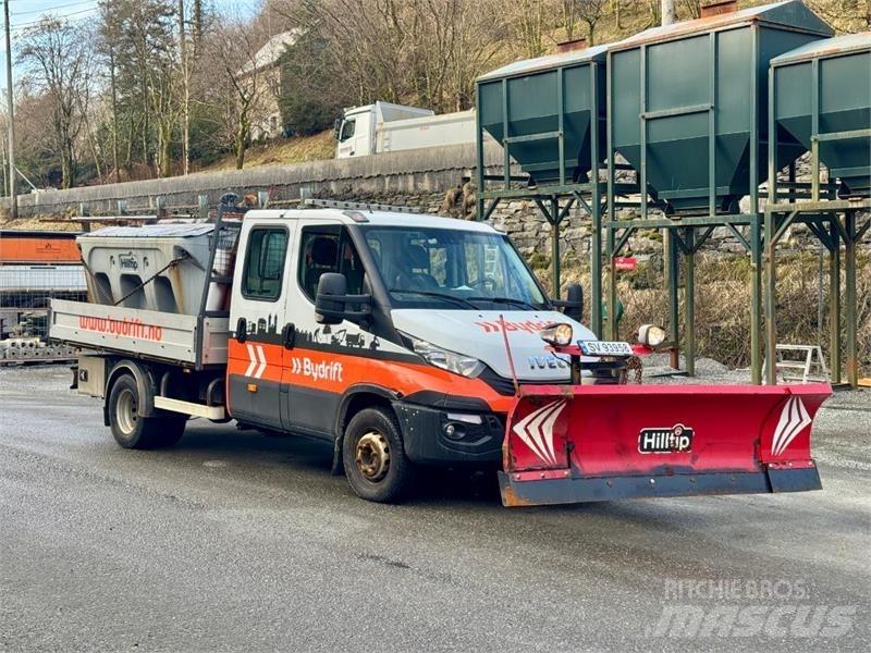 Iveco Daily Camion plateau ridelle avec grue