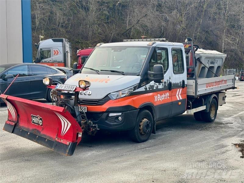 Iveco Daily Camion plateau ridelle avec grue