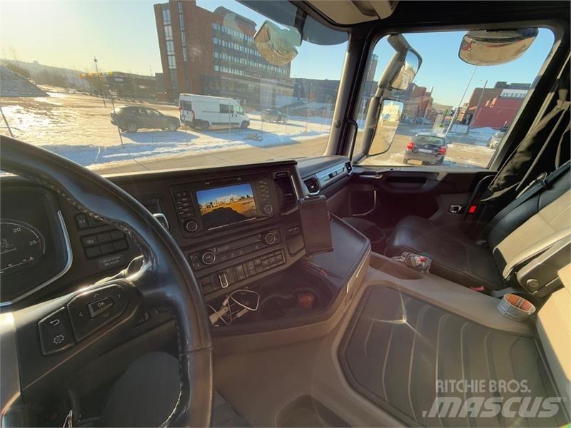 Scania R500 Camion plateau ridelle avec grue