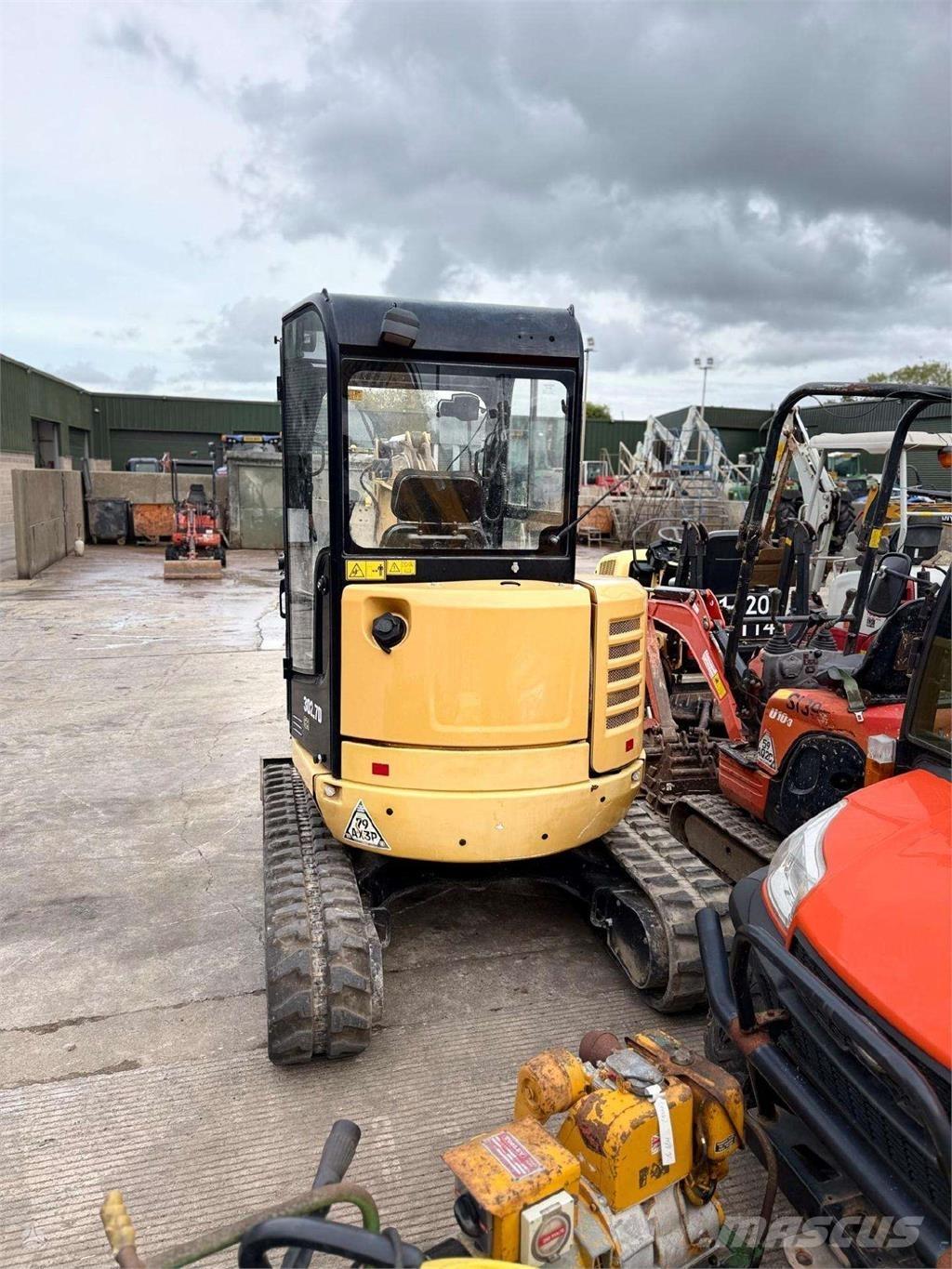 CAT 302.7 DCR Mini pelle < 7t