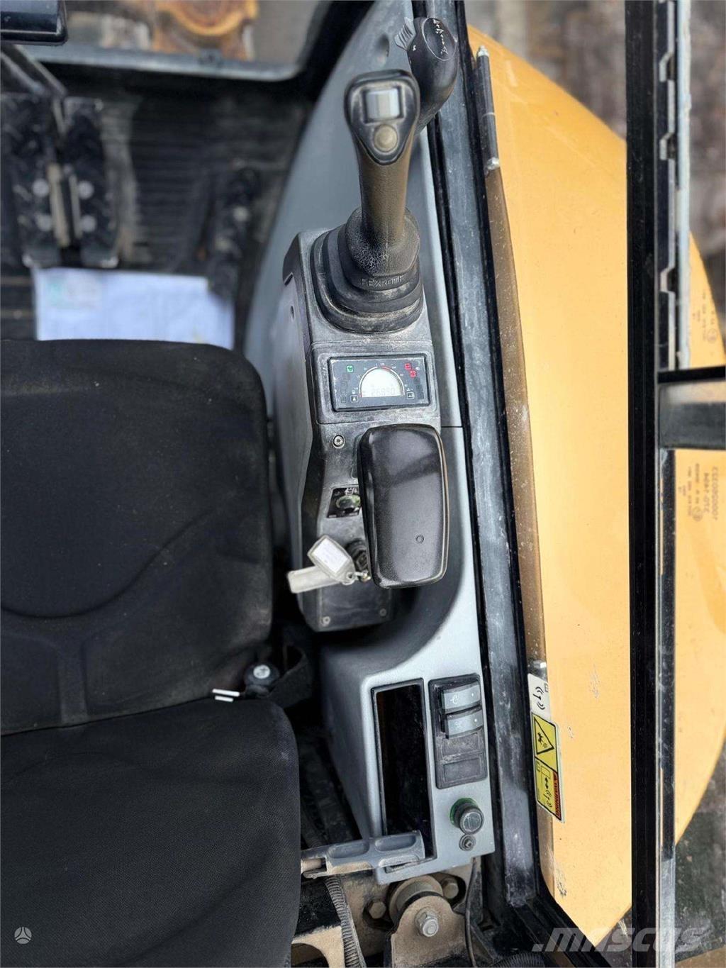 CAT 302.7 DCR Mini pelle < 7t