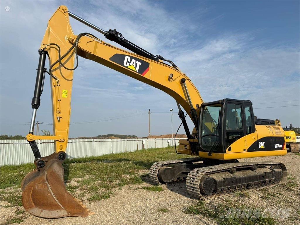 CAT 323 D Pelle sur chenilles