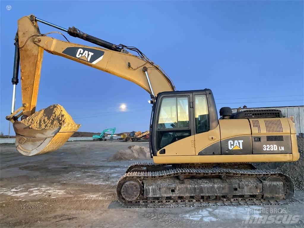 CAT 323 DLN Pelle sur chenilles