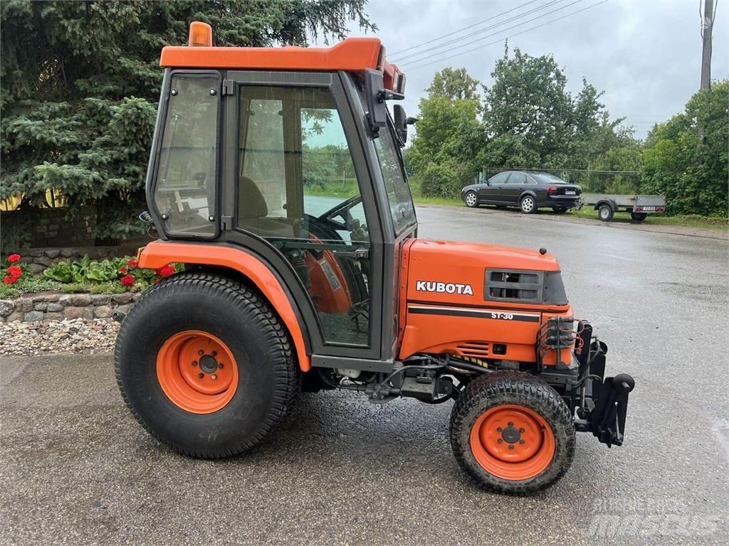 Kubota ST-30 Tracteur