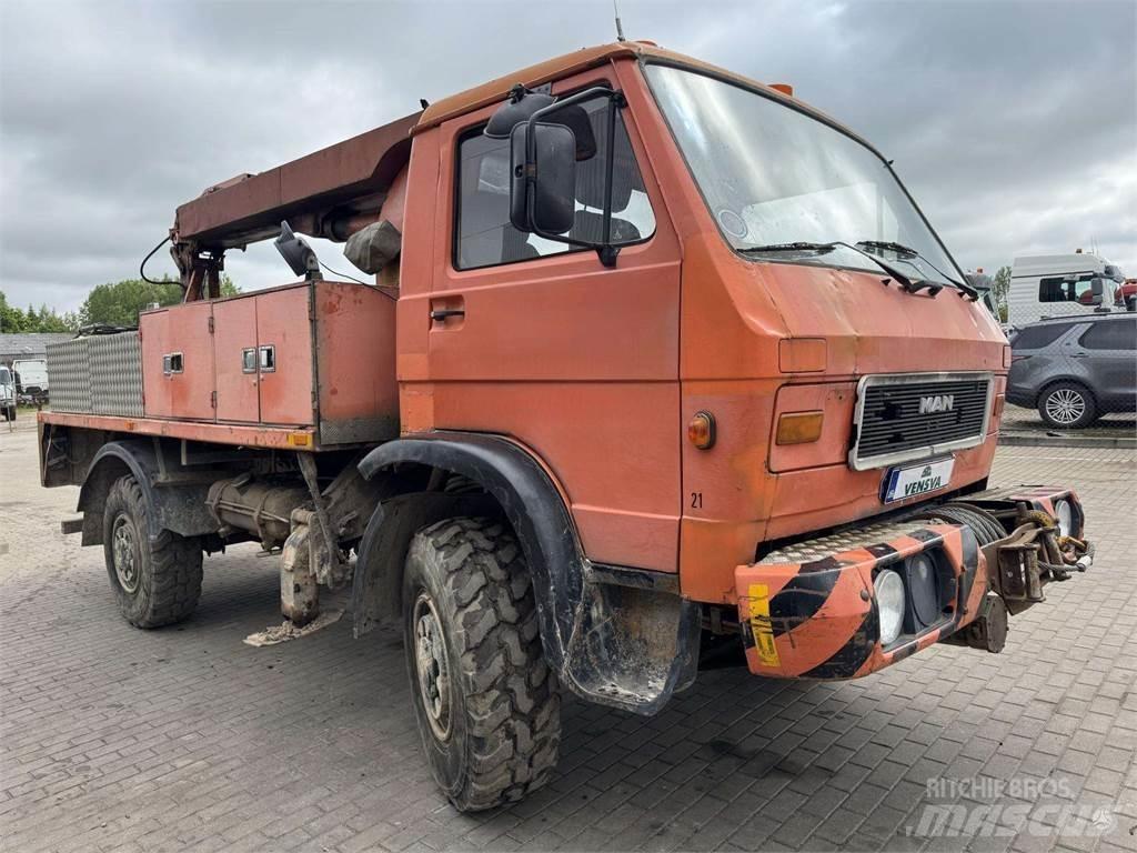 MAN 9.150 4x4 14m. Camion nacelle