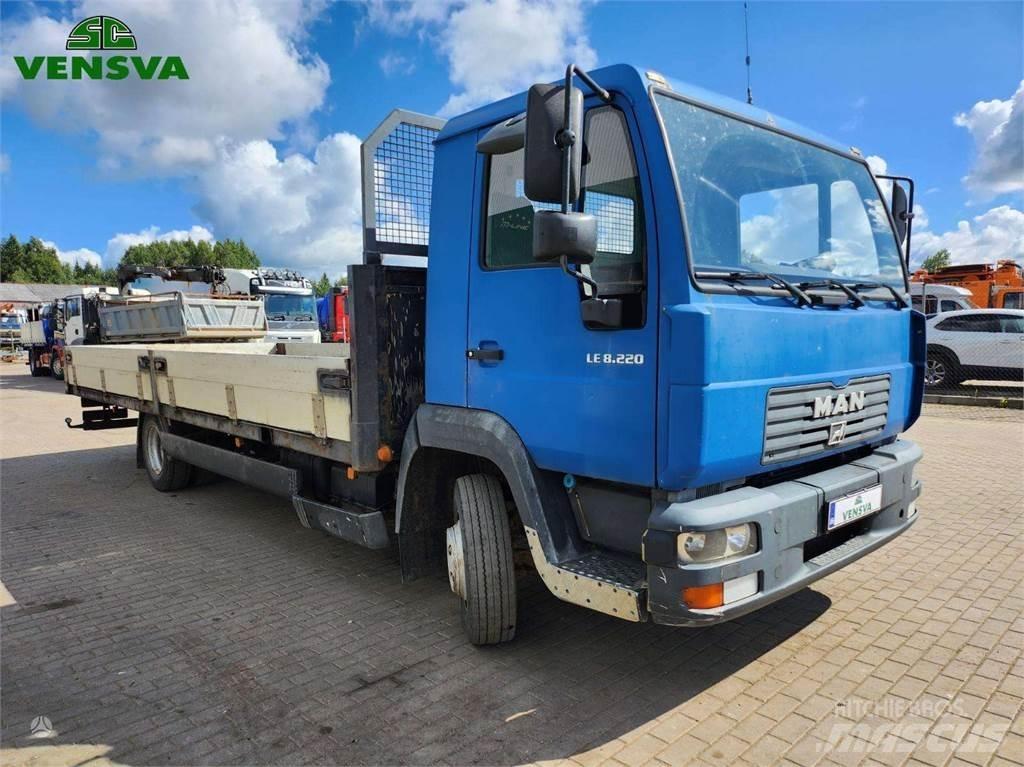 MAN LE 8.220 Camion plateau