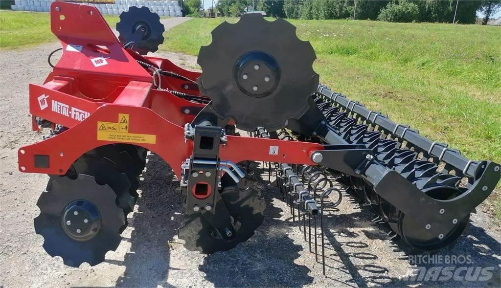 Metal-Fach U 740 Déchaumeur, cultivateur