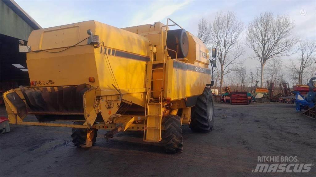 New Holland TX 66 Moissonneuse batteuse