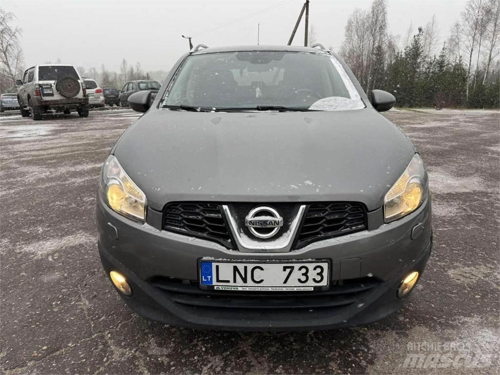Nissan  Voiture