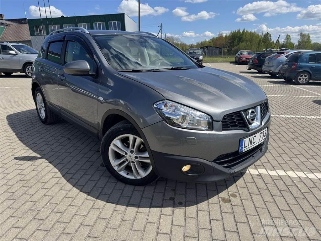 Nissan  Voiture