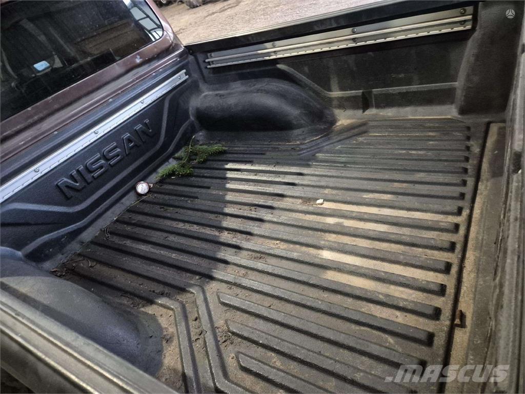 Nissan  Voiture