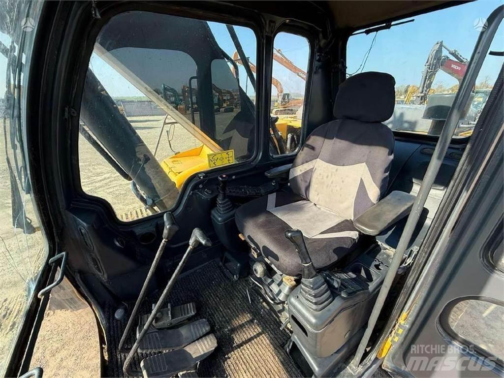 Volvo EC 240 LC Pelle sur chenilles