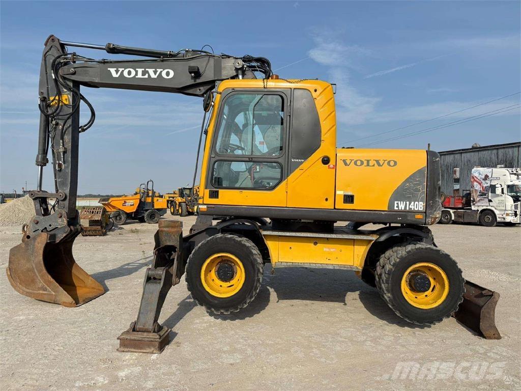 Volvo EW 140 B Pelle sur pneus
