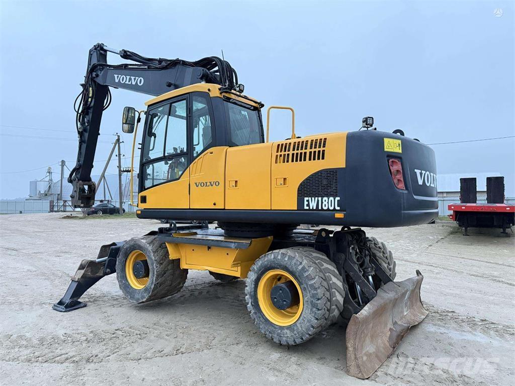 Volvo EW 180 C Pelle sur pneus