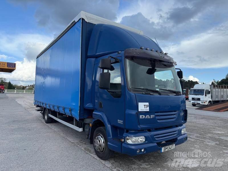 DAF LF45 220 Camion à rideaux coulissants (PLSC)
