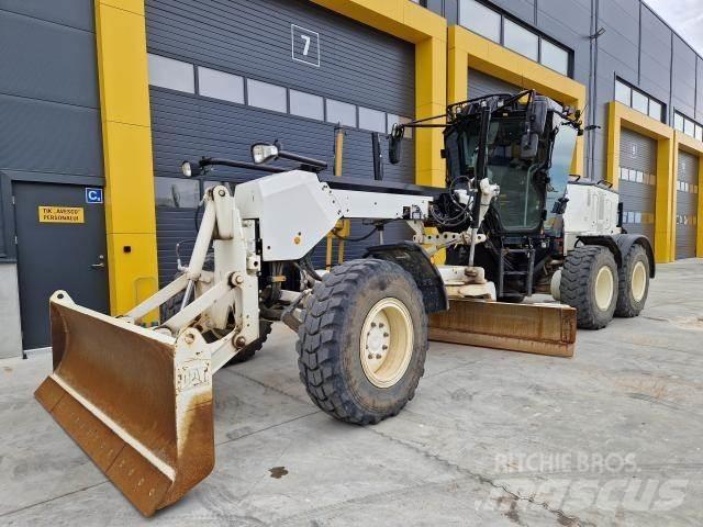 CAT 120AWD Niveleuse
