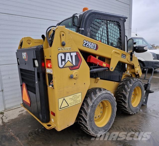CAT 226D3 Chargeuse compacte