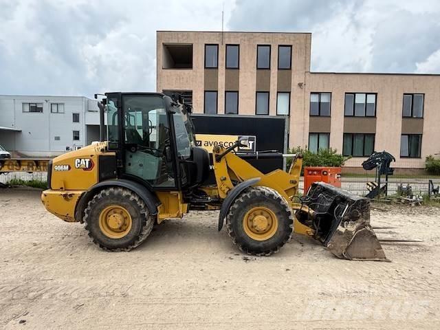 CAT 906 Chargeuse sur pneus