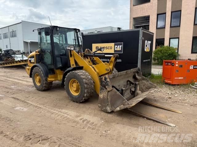 CAT 906M Chargeuse sur pneus