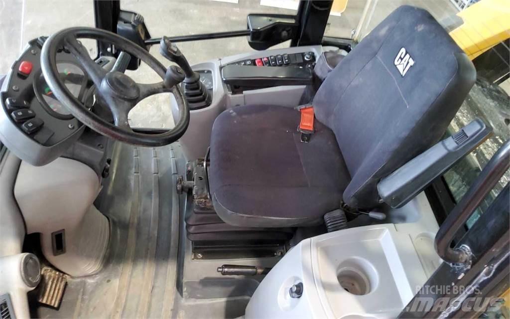 CAT 906M Chargeuse sur pneus