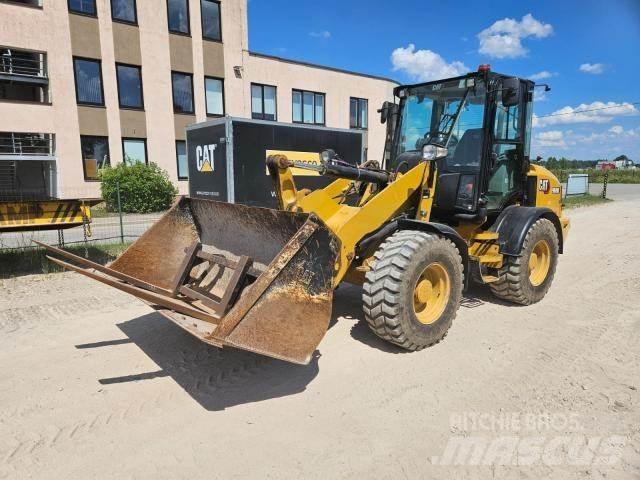 CAT 908M Chargeuse sur pneus