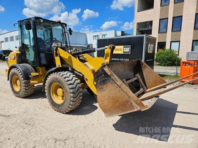 CAT 908M Chargeuse sur pneus