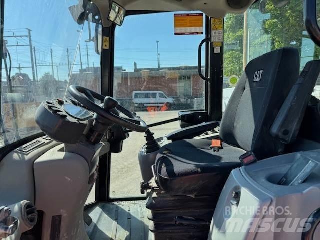 CAT 908M Chargeuse sur pneus