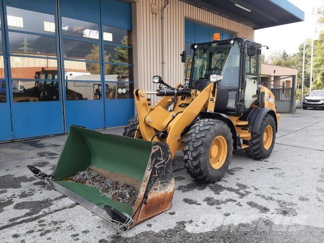 CAT 908M Chargeuse sur pneus