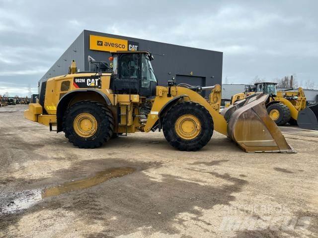 CAT 982M Chargeuse sur pneus