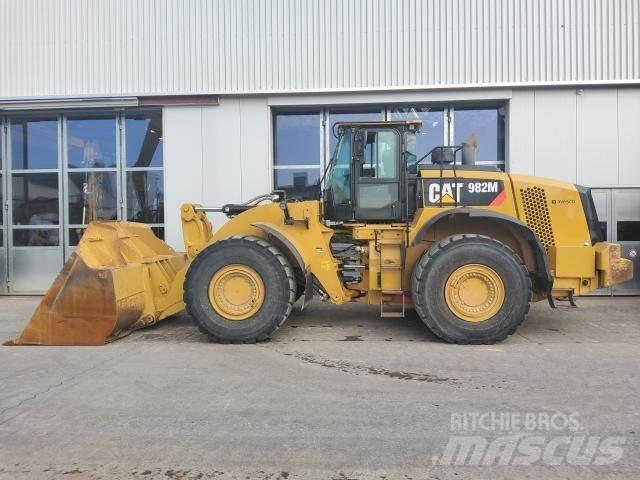 CAT 982M Chargeuse sur pneus