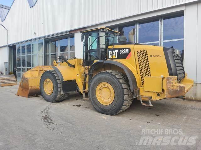 CAT 982M Chargeuse sur pneus