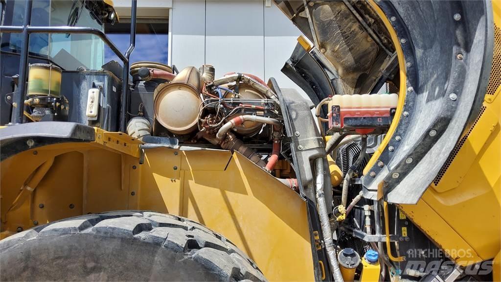 CAT 982M Chargeuse sur pneus