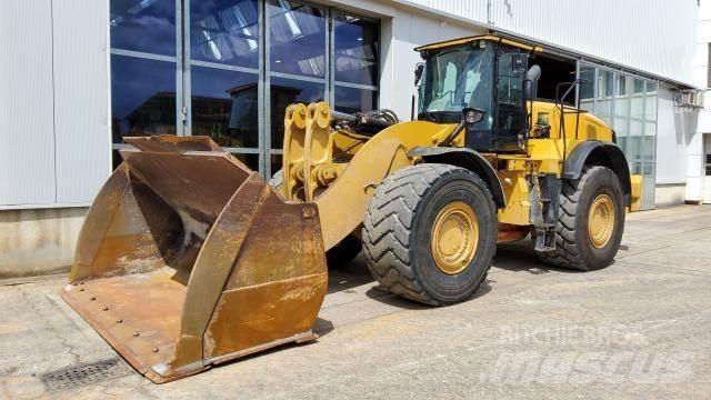 CAT 982M Chargeuse sur pneus